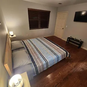 https://luxury-2-bed-apt-mins-to-nyc.us-newyorkcity.com